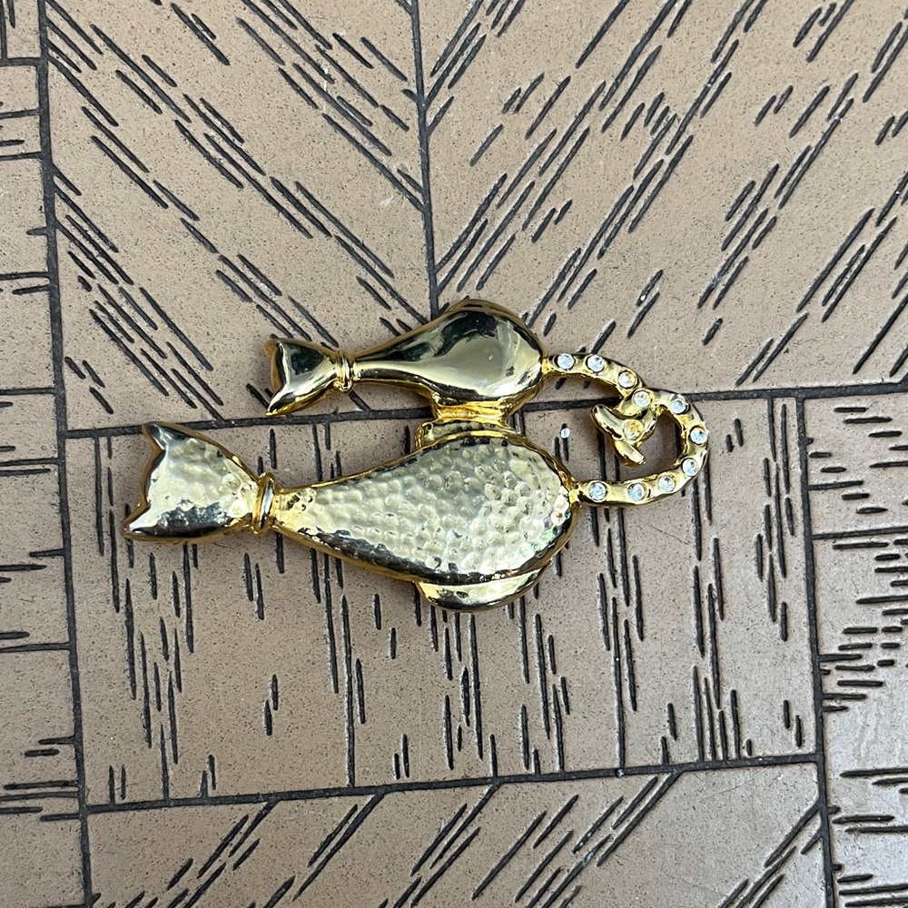 Gold coloured Fish Brooch